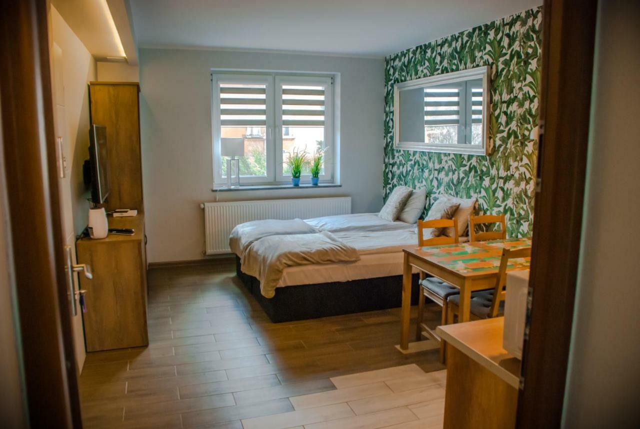 Noclegi "Boczna 5A" Apartamenty Goscinne Szczawno-Zdroj Ngoại thất bức ảnh