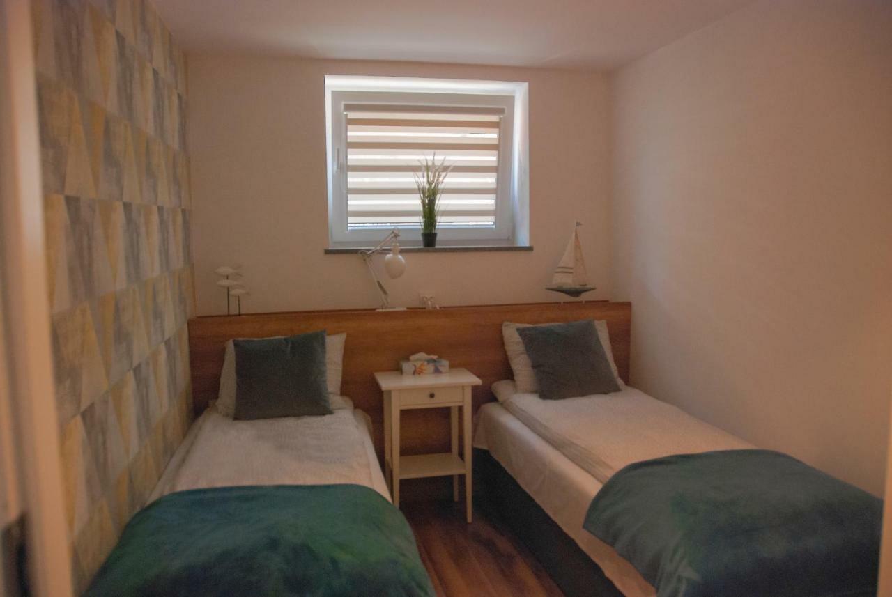 Noclegi "Boczna 5A" Apartamenty Goscinne Szczawno-Zdroj Ngoại thất bức ảnh